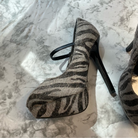 Breckelles Nikki-15 Fuzzy Gray & Black Zebra Tiger Platform 4 in Heels size 6.5 - Picture 8 of 14